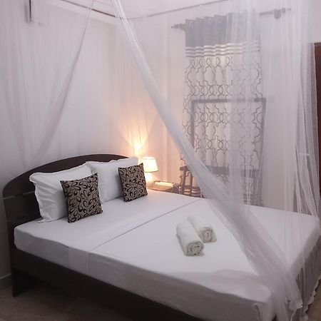 Kavee Transit Hotel Katunayaka Екстериор снимка