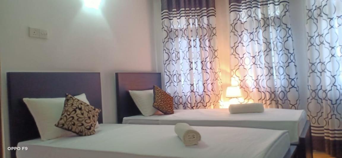 Kavee Transit Hotel Katunayaka Екстериор снимка