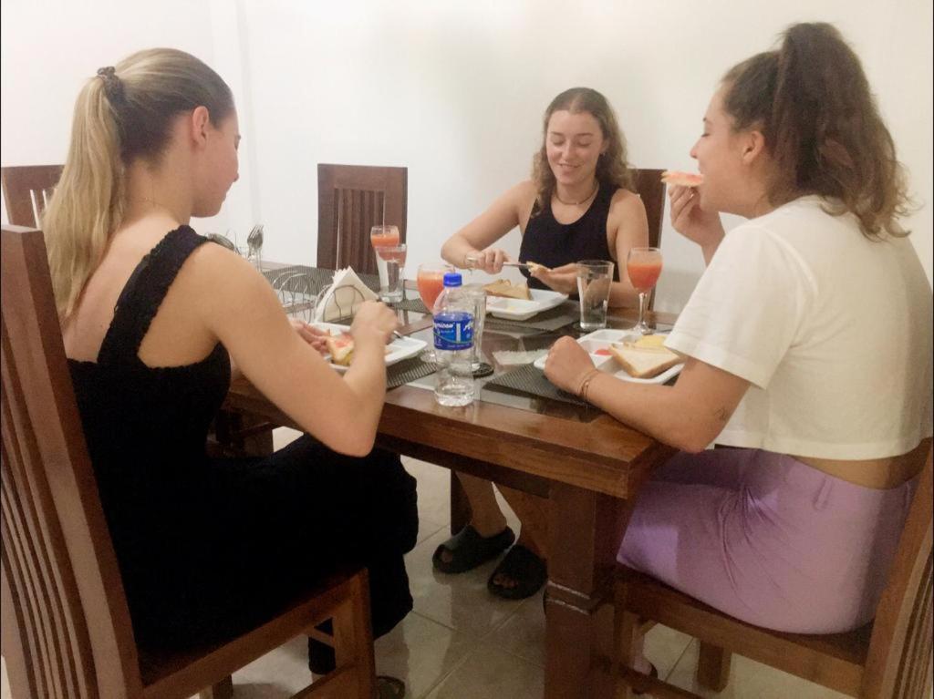 Kavee Transit Hotel Katunayaka Екстериор снимка