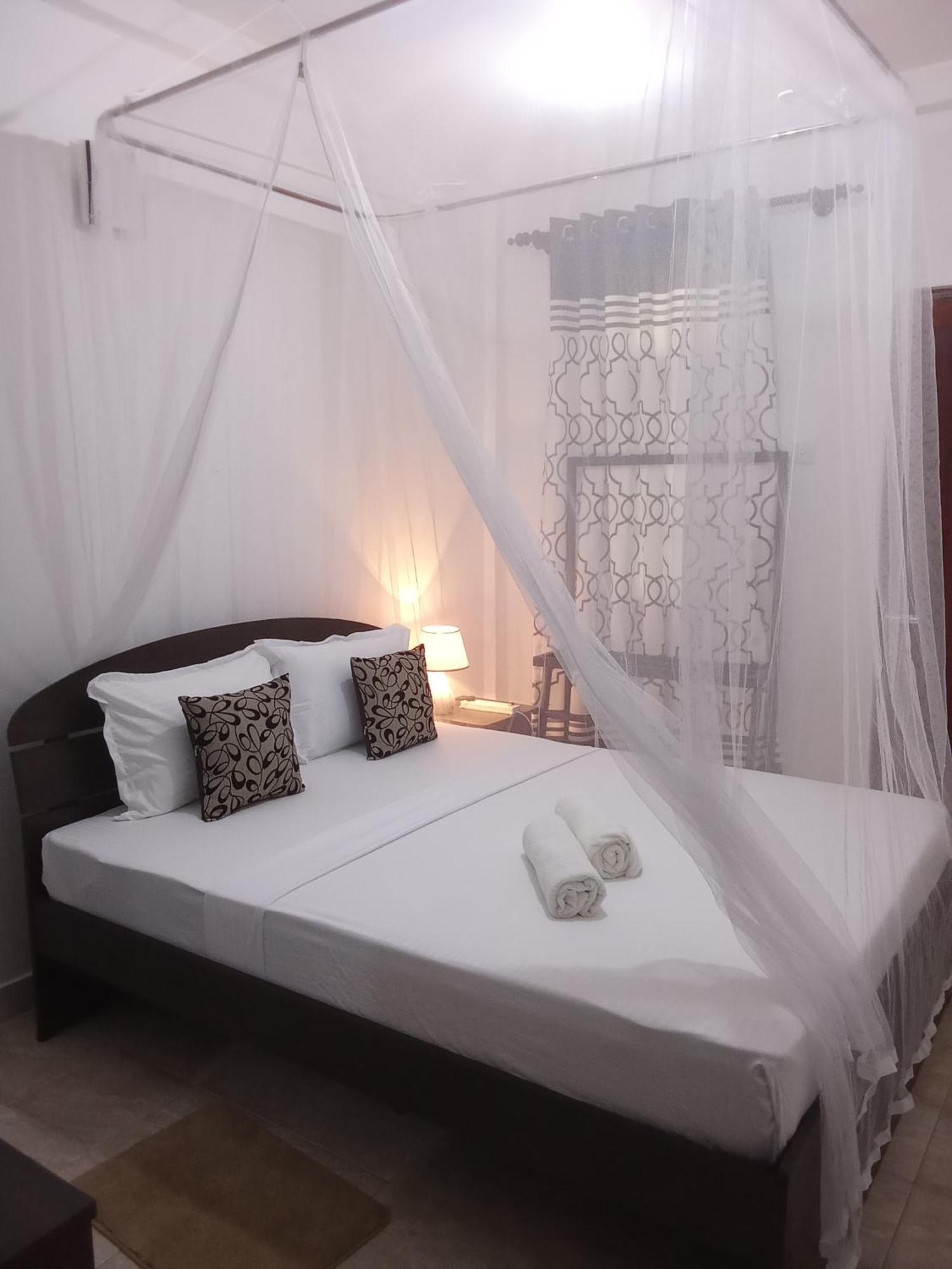 Kavee Transit Hotel Katunayaka Екстериор снимка