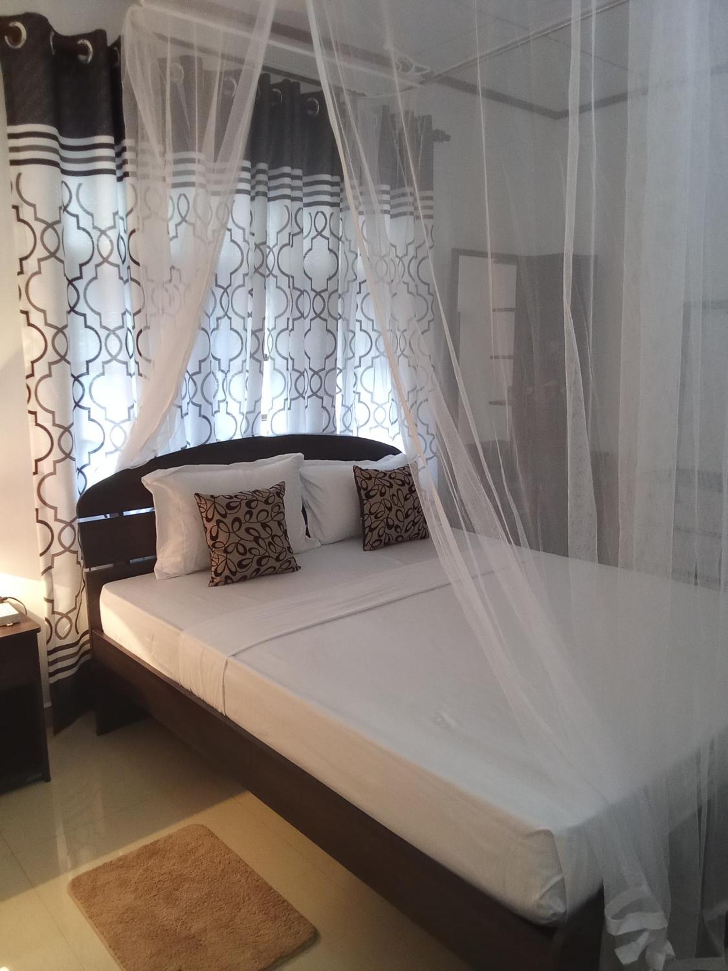 Kavee Transit Hotel Katunayaka Екстериор снимка