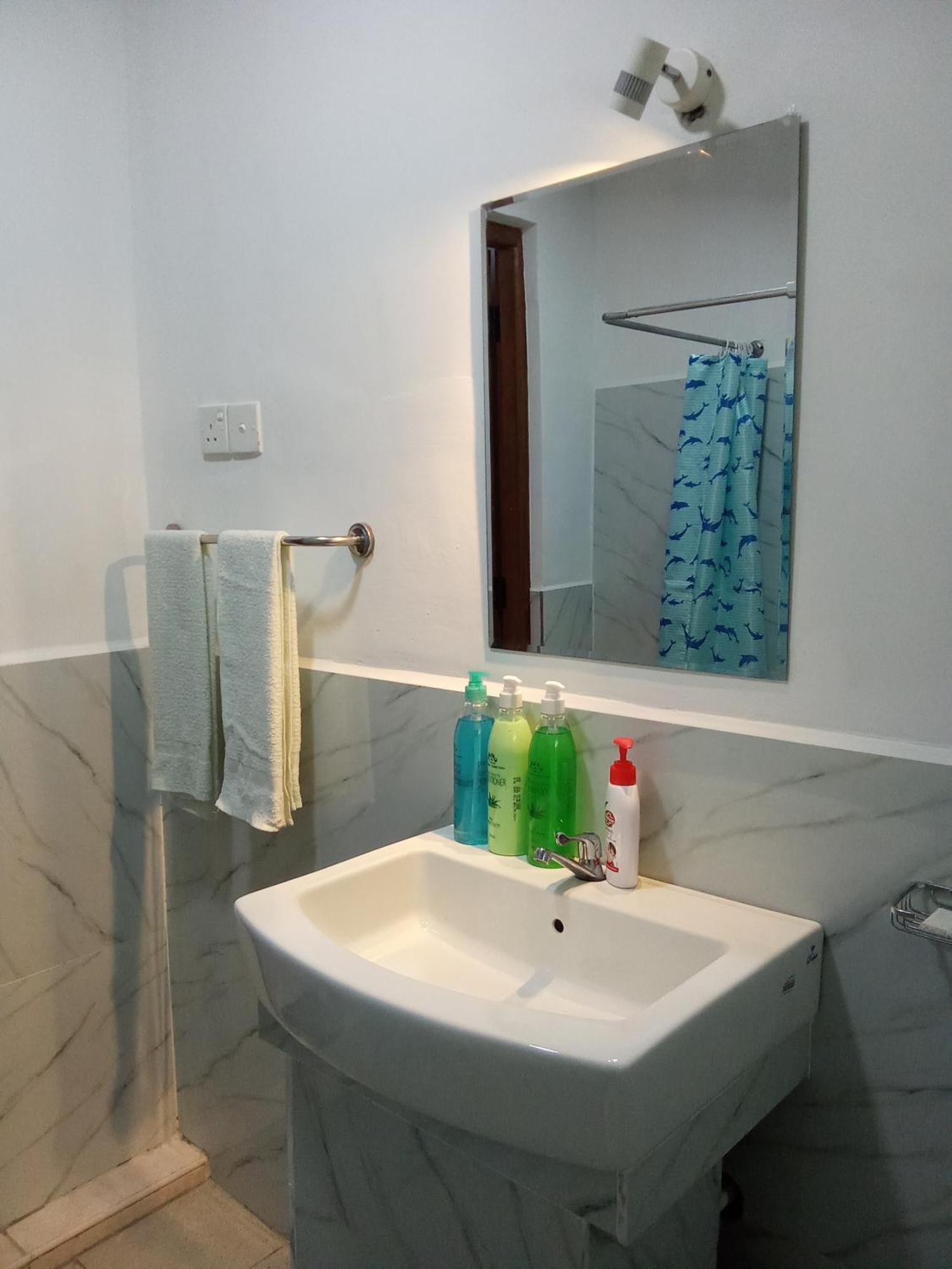 Kavee Transit Hotel Katunayaka Екстериор снимка