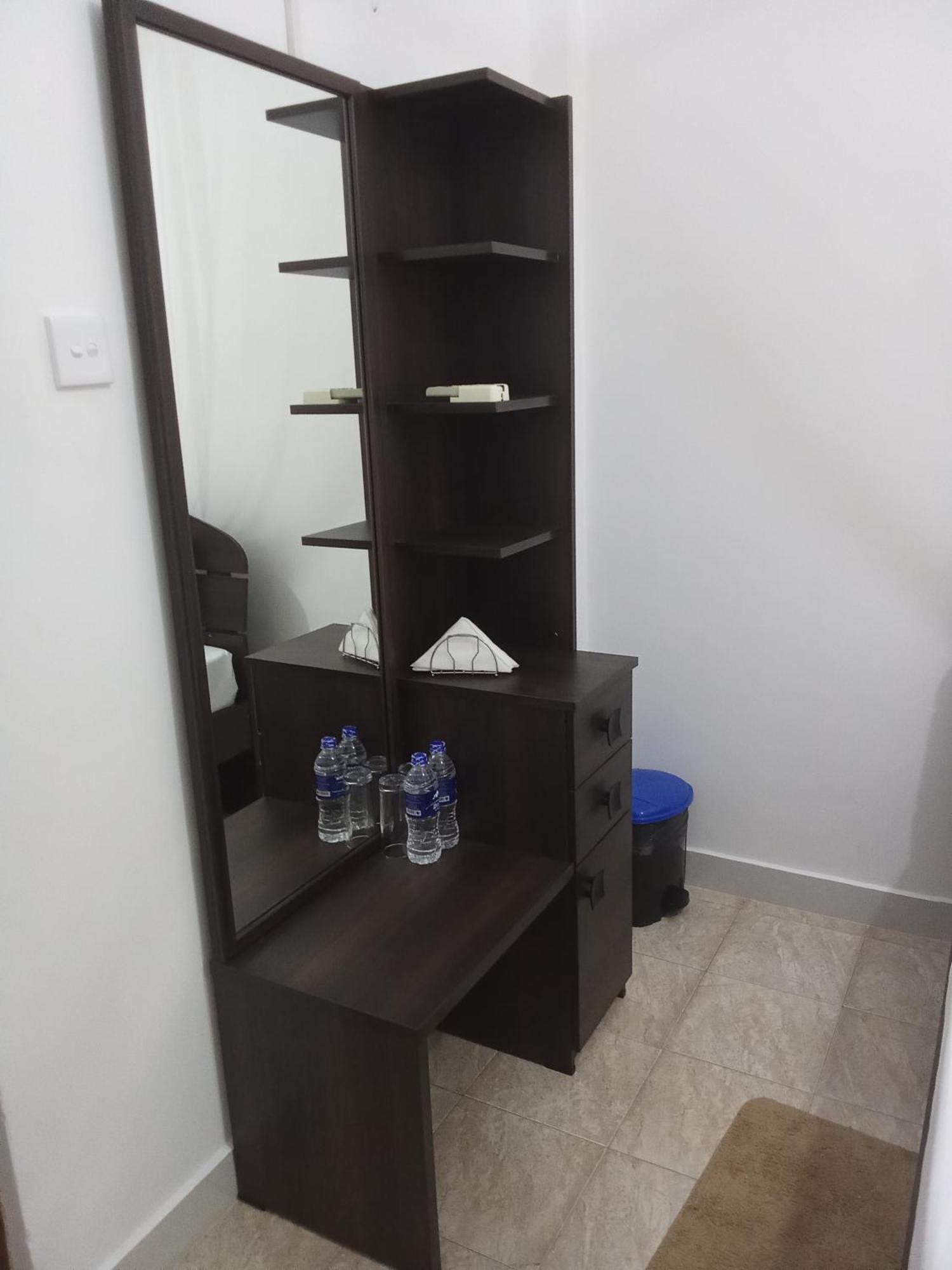 Kavee Transit Hotel Katunayaka Екстериор снимка