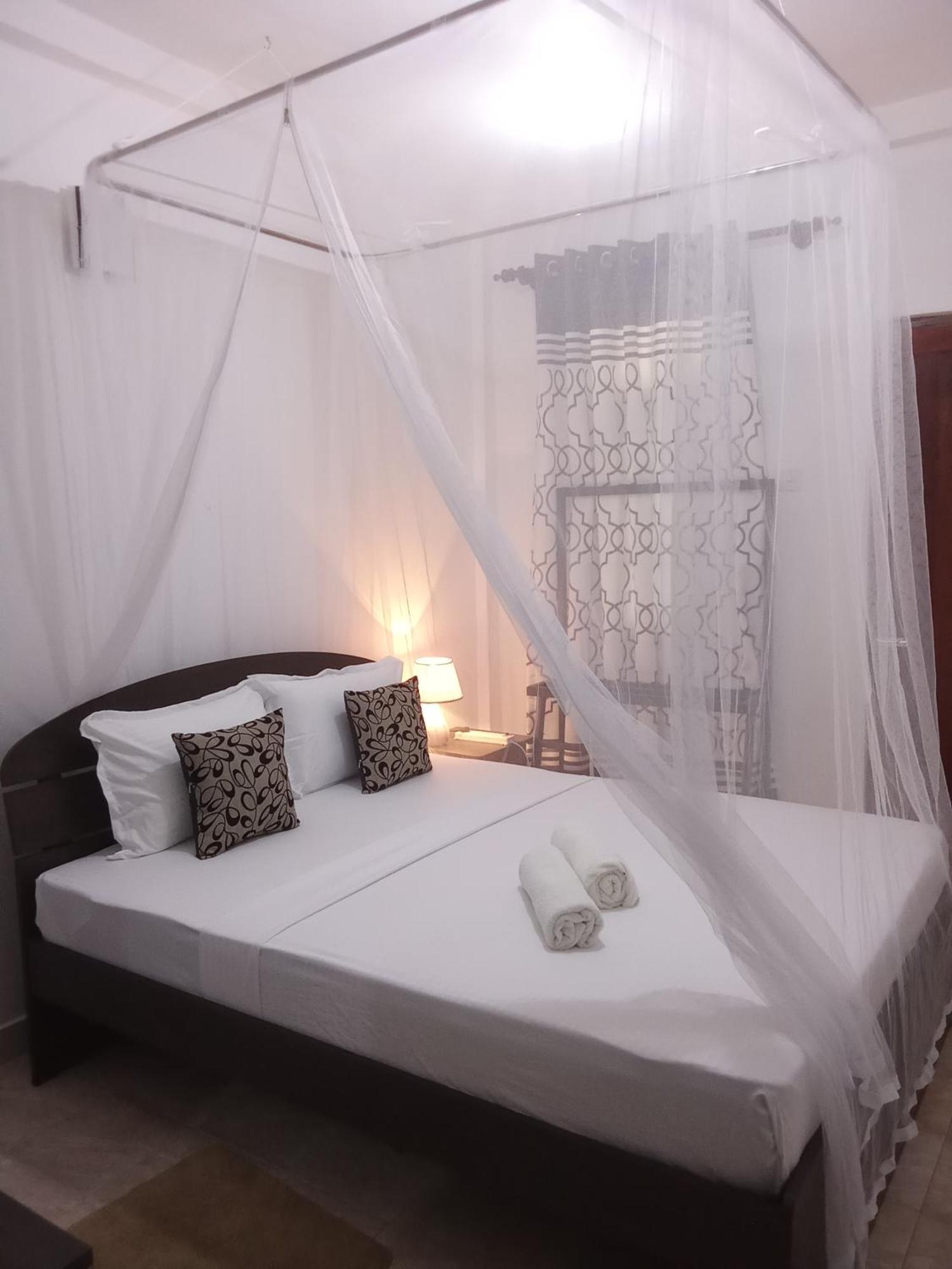 Kavee Transit Hotel Katunayaka Екстериор снимка