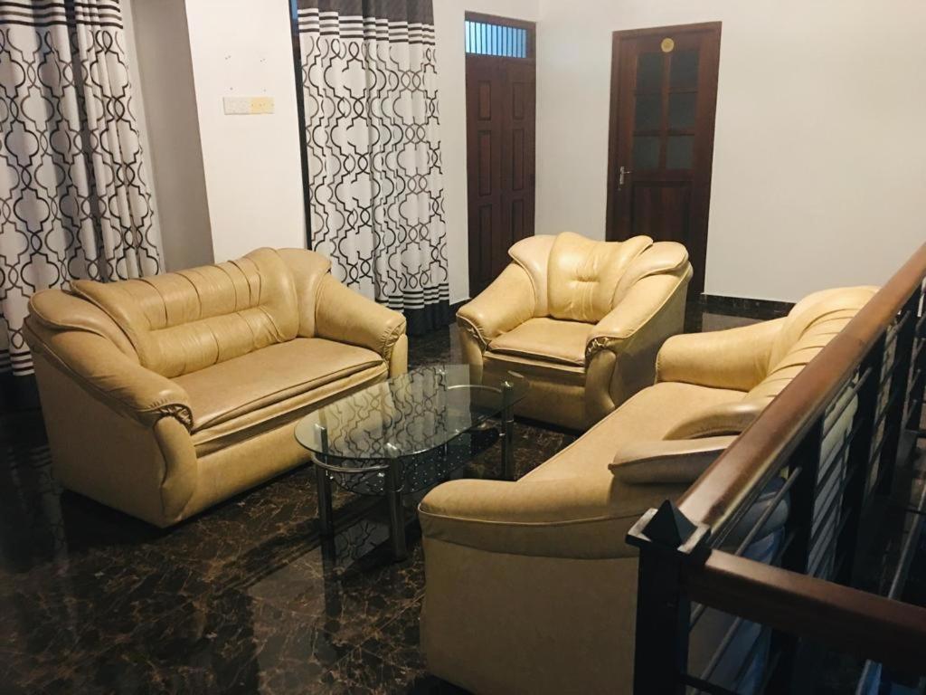 Kavee Transit Hotel Katunayaka Екстериор снимка