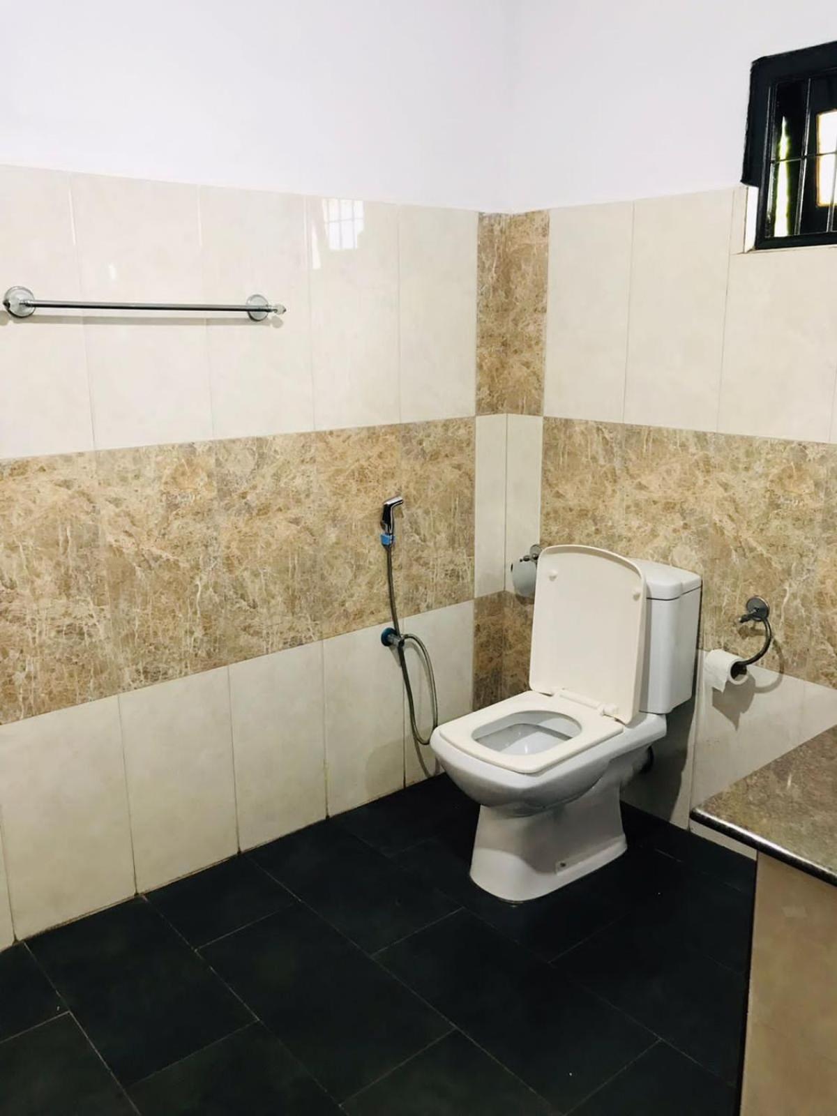 Kavee Transit Hotel Katunayaka Екстериор снимка