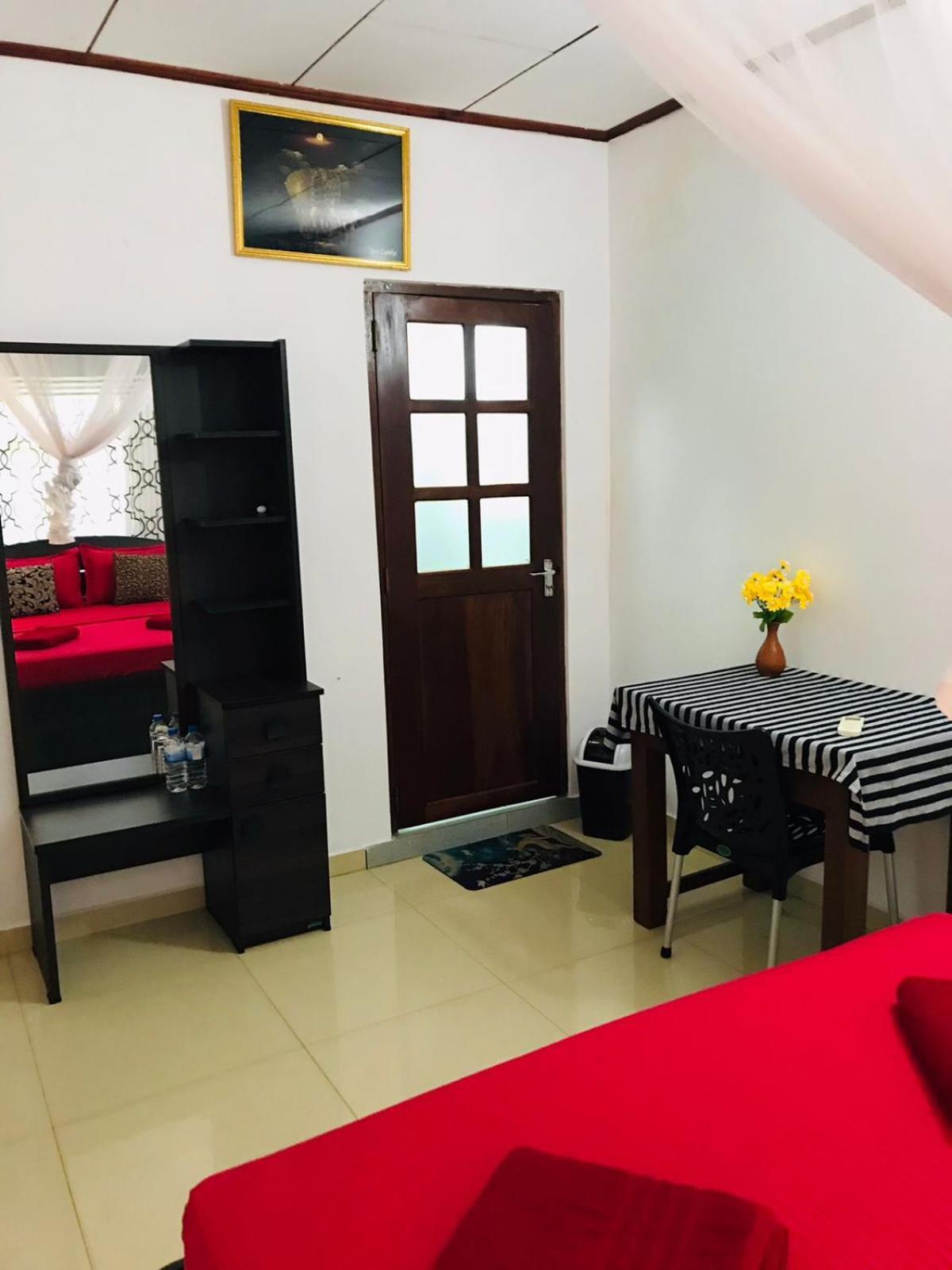 Kavee Transit Hotel Katunayaka Екстериор снимка